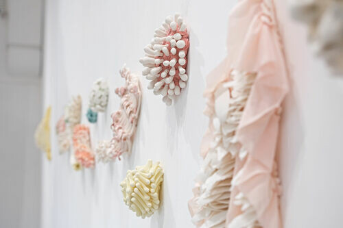 從千島之國挪威再到台灣：Northing x Hiro Hiro Art Space x 草率季十週年特展 《一千零一島》，透過材質偽裝實踐感官詭計