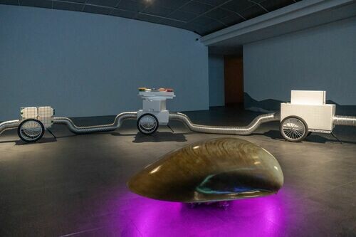 高美館KSpace新展《我的移動蛤仔寮：南方部署試作》 偉士牌機車變身養蛤池 探看移動與歸屬