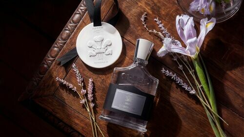 英國皇室沙龍香氛品牌CREED 全新花香馥奇調「Iris Debonair 紫鳶風逸」 