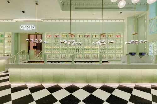 2023薄荷綠的 Prada Caffè在倫敦! Prada於倫敦Harrods百貨打造夢幻咖啡廳。